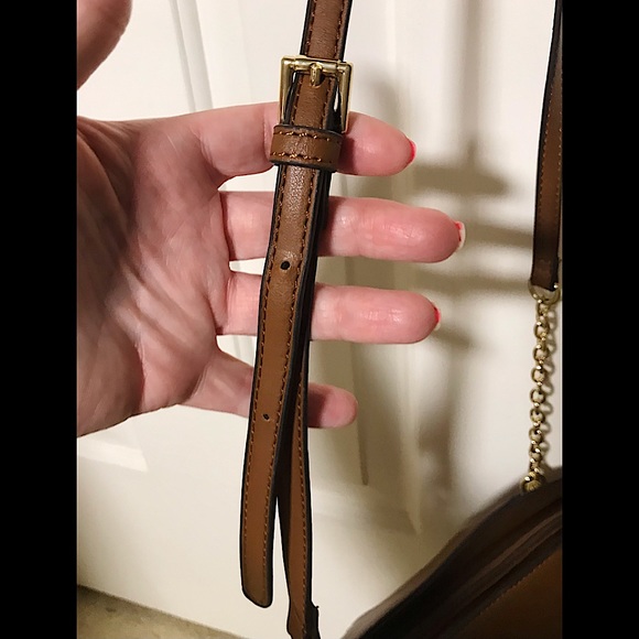 🆕🔥BCBG SUPER CUTE CHESTNUT BROWN LEATHER BUCKET&GOLD:HARDWARE CROSSBODY/PURSE - Picture 15 of 16